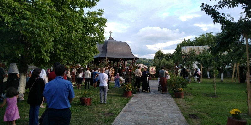 Zeci de credincioși s-au rugat la Sfântul Ioanichie cel Nou de la Muscel