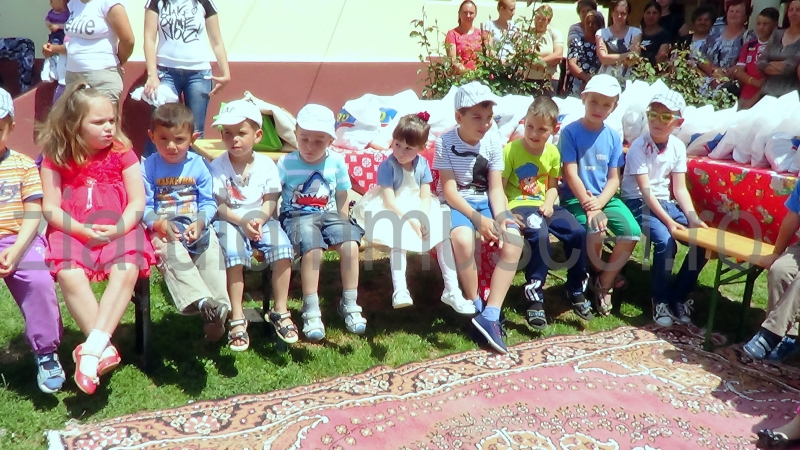 Strănepoata Patriarhului Daniel s-a distrat de 1 Iunie, alături de micuţii din Coteşti!