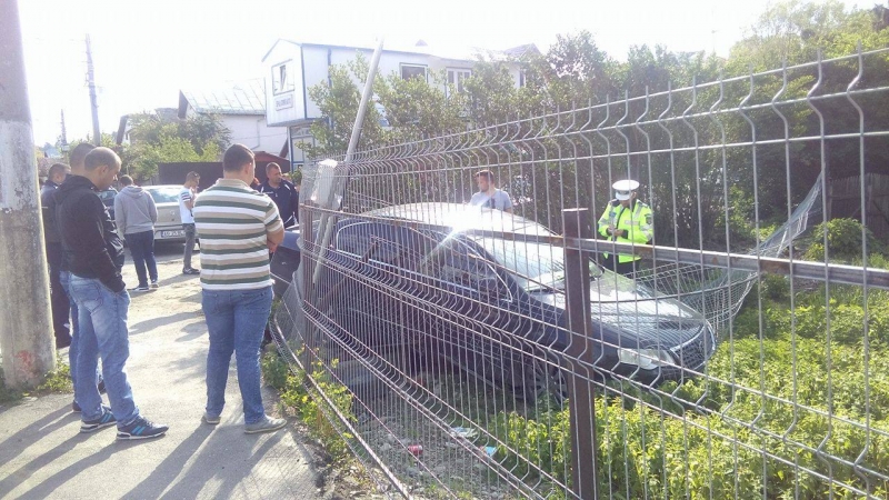 A ajuns cu mașina în curtea unui câmpulungean!