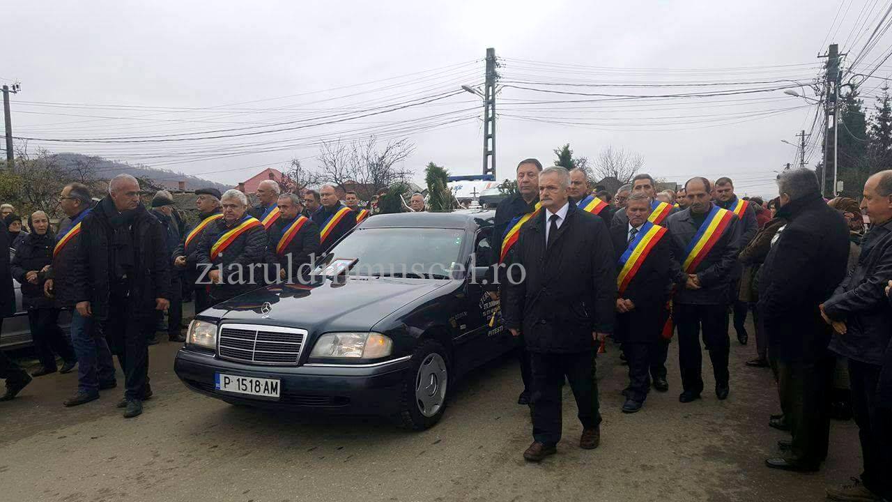 Zeci de primari cu eșarfe l-au condus la groapă pe Nicolae Smădu!