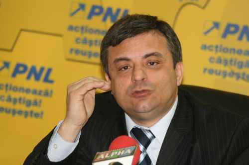 PNL-iştii latră…Constantin Polexe este vicepreşedintele Consiliului Judeţean Argeş