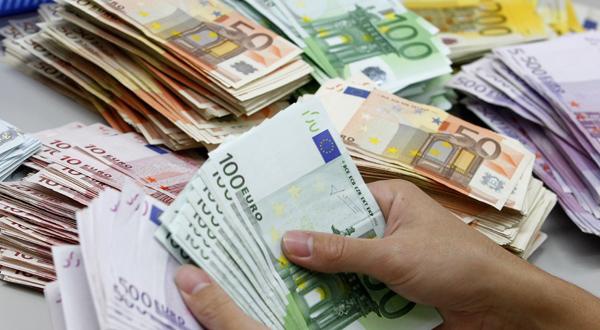 Aflaţi cine câştigă aproape 4.000 de euro, lunar la Câmpulung!