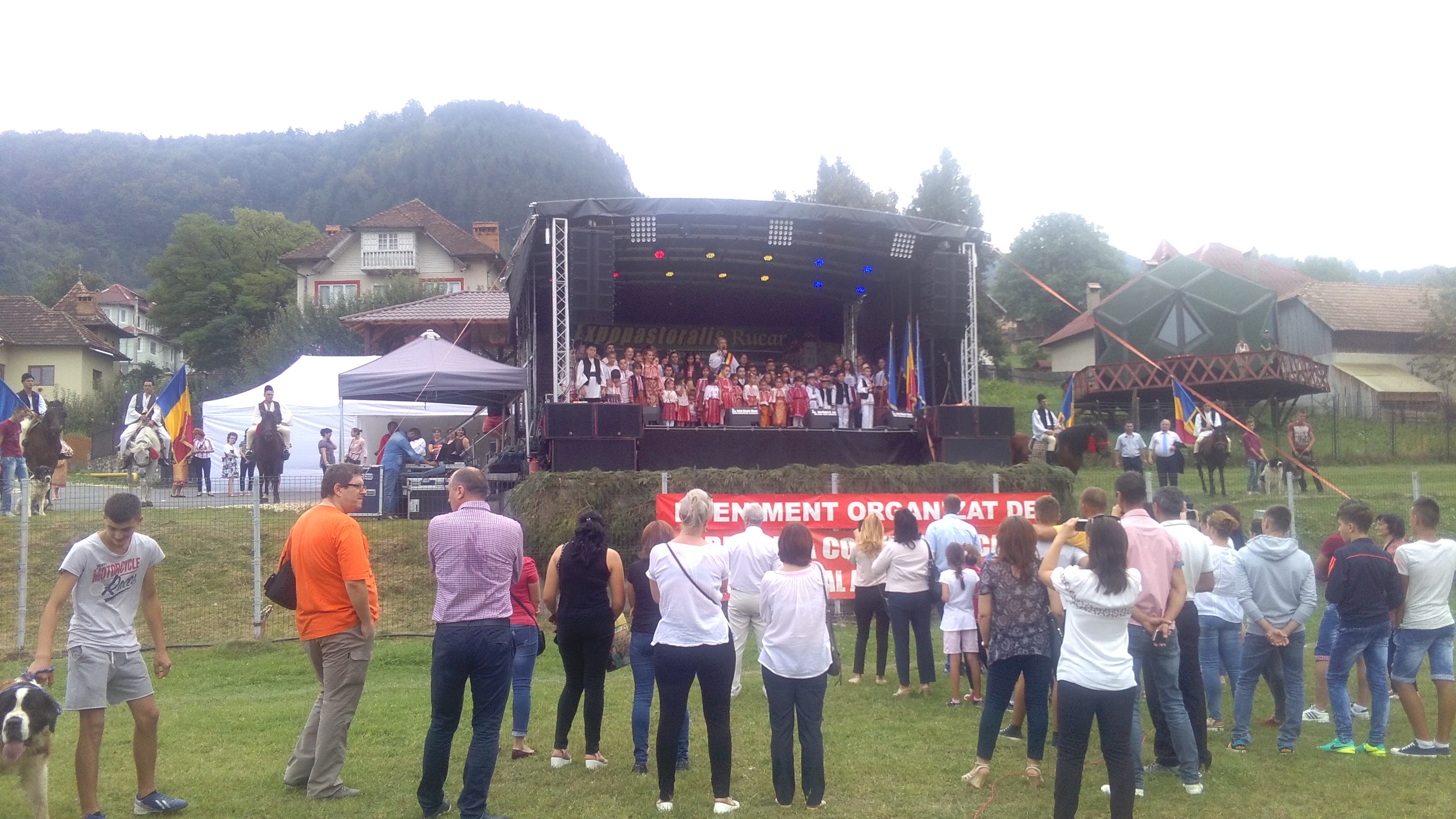 A început Expopastoralis la Rucăr!