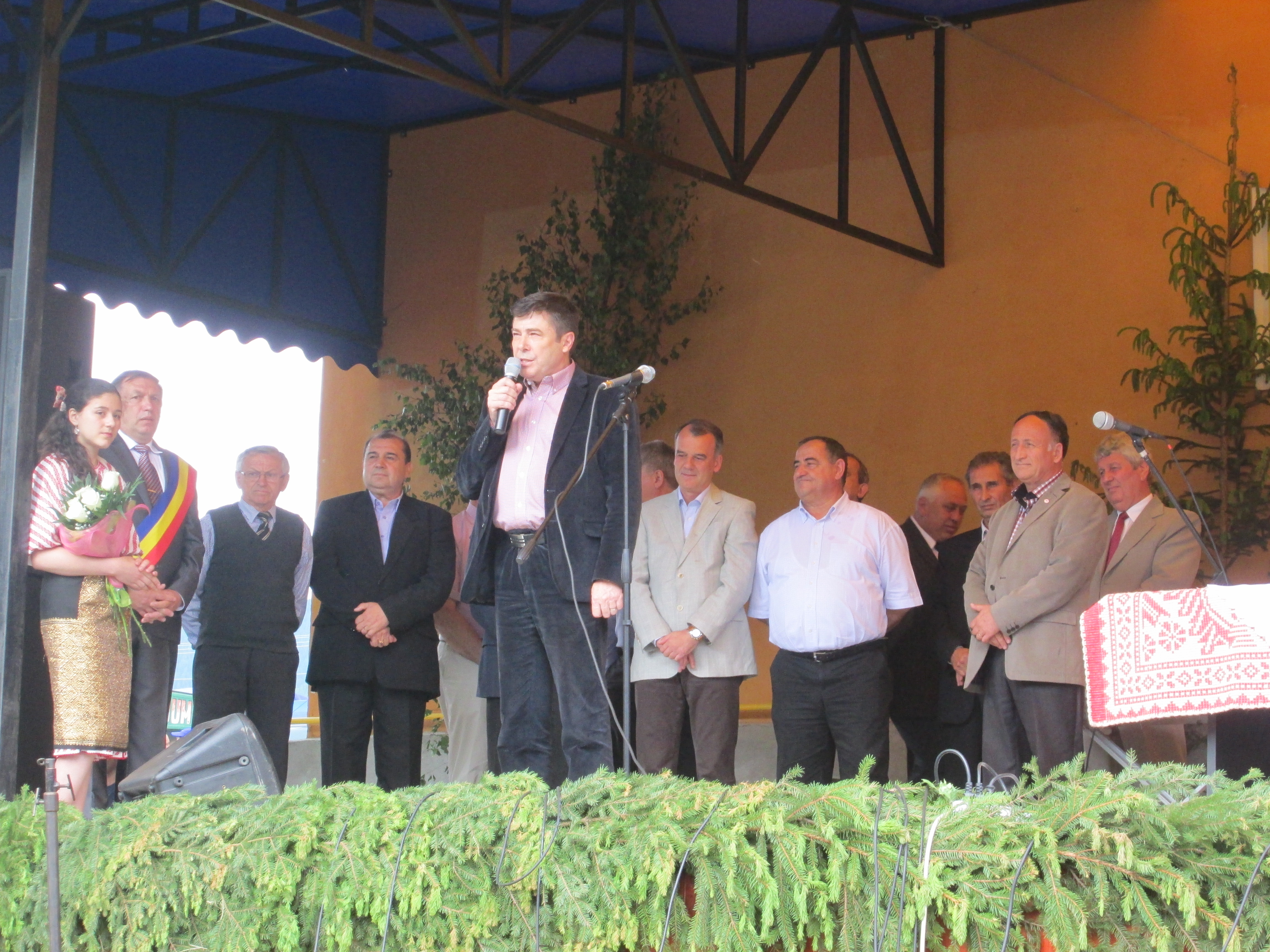 Prima semnătură a preşedintelui Tecău pe diploma de la Lereşti