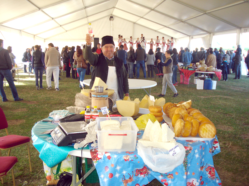 WEEKEND: Meşterii populari şi producătorii locali îşi dau întâlnire pe cel mai înalt deal din România, la Măţău!