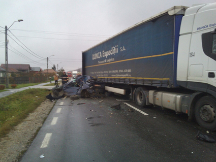 Carambol în această dimineaţă pe DN 7 la Valea Ursului!