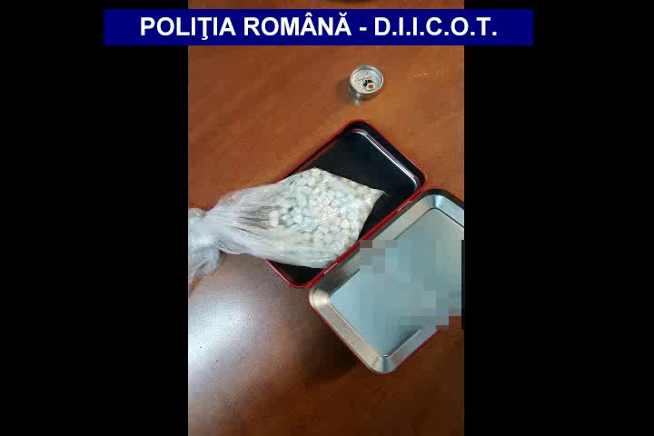 Traficanţi de droguri reţinuţi de poliţiştii argeşeni!