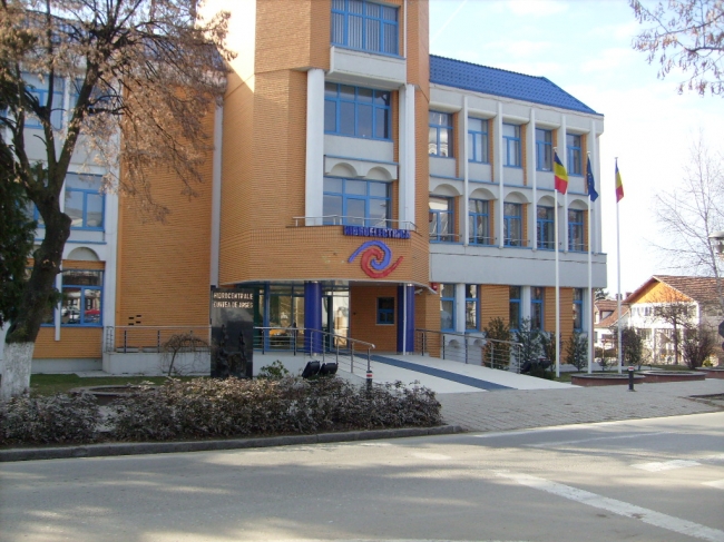 Foştii directori de la Hidrocentrale Curtea de Argeş au fost trimişi în judecată!