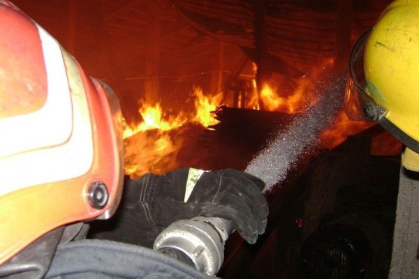 A intrat dihonia într-o familie de rucăreni! Şi-au dat foc…