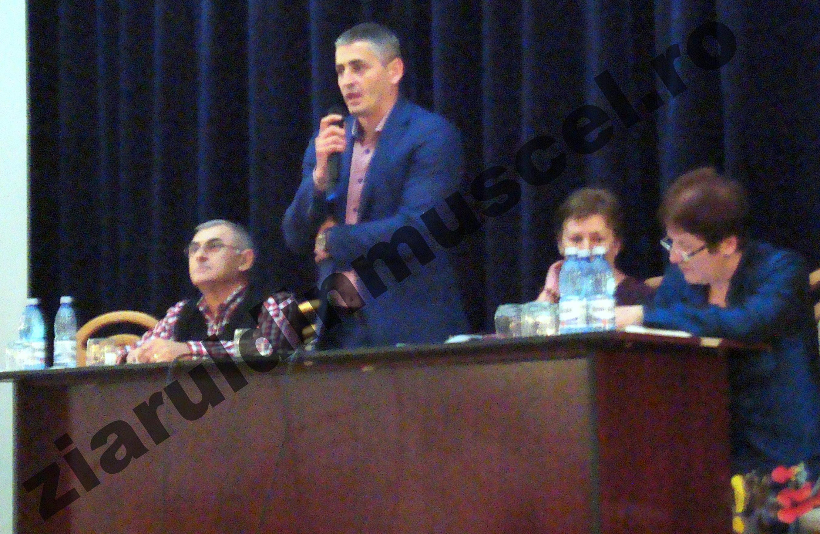 VIDEO: Directorii instituţiilor de învăţământ din Argeş s-au întâlnit în şedinţă, cu inspectorul general la Colegiul Naţional ,,Carol I” din Câmpulung