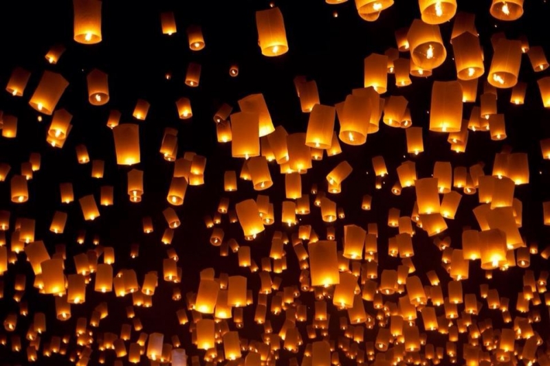 CÂMPULUNG: Mii de lampioane vor lumina cerul în noaptea dintre ani!