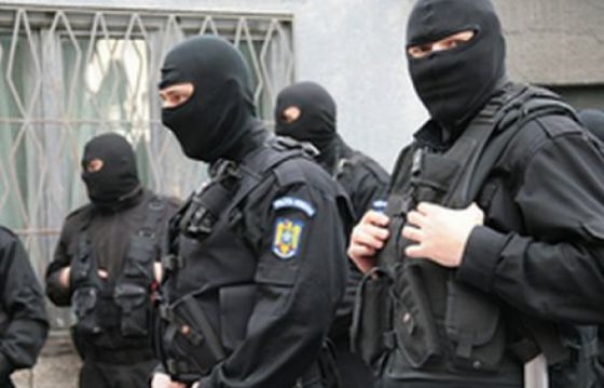 Acum se desfăşoară 20 de percheziţii în Argeş şi Olt!