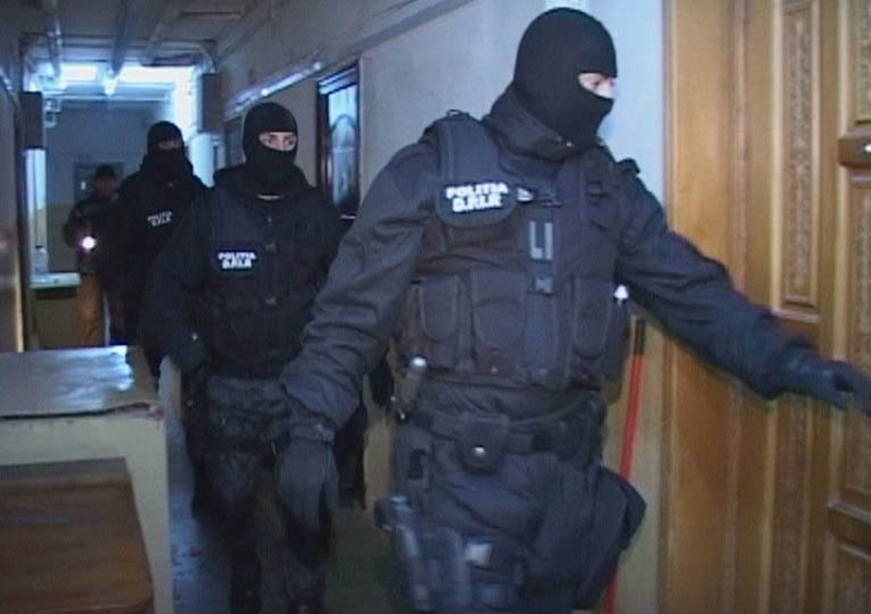Percheziţii în Argeş la suspecţi de proxenetism!