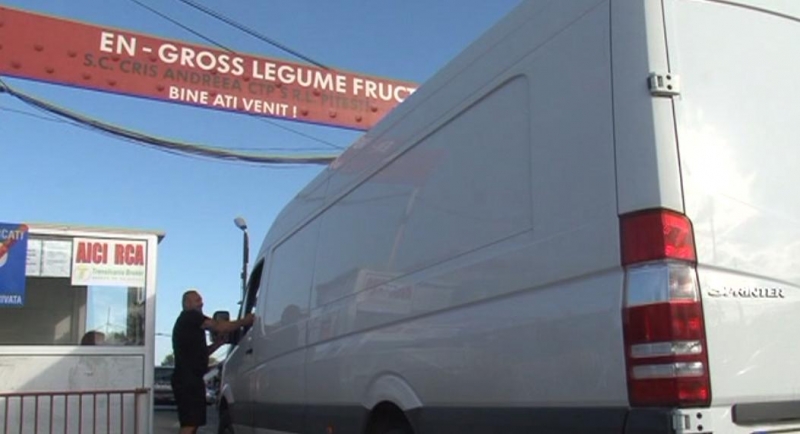 Evaziune şi cămătărie la pieţarii din Piteşti!