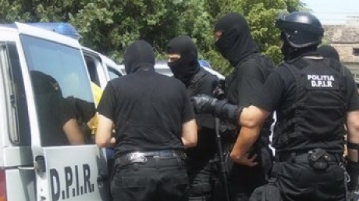 Mandat pus în executare de polițiști