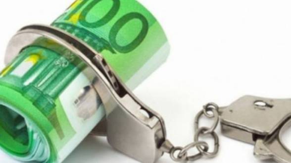 Polițiști judecați după ce au luat mită!