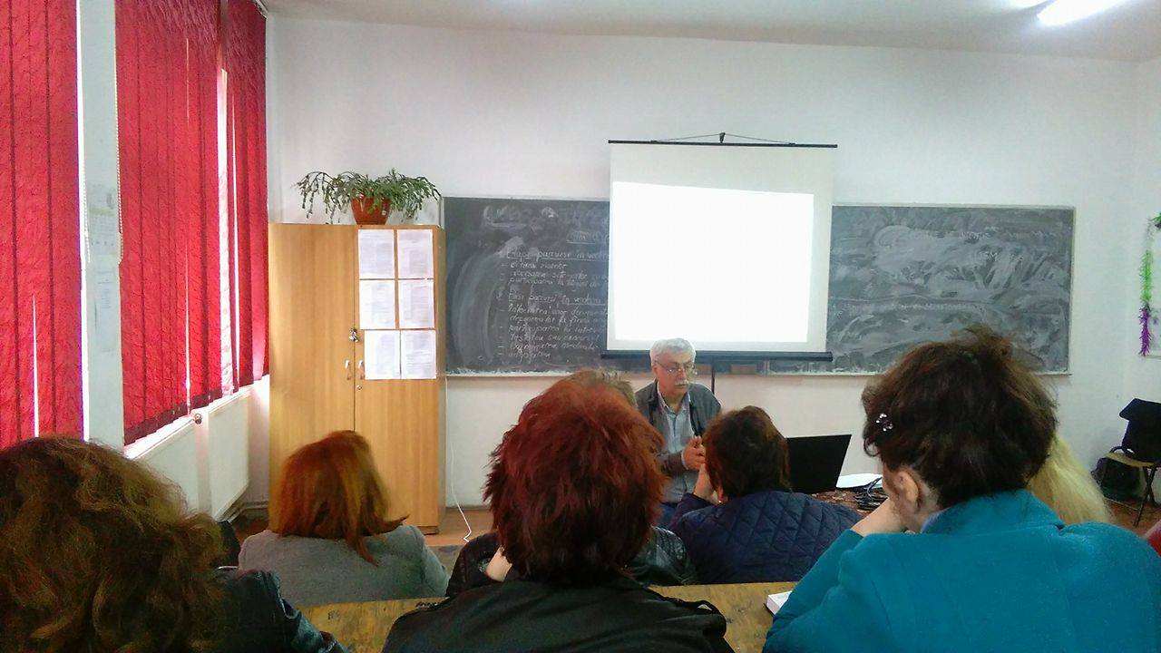 Cursuri de prim ajutor, predate de medicul Frătoaica la Cîmpulung, sub egida OAMGMAMR
