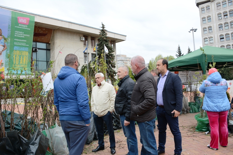 Ministrul Agriculturii, Petre Daea, a venit la Pitești unde a vizitat Simfonia Lalelelor