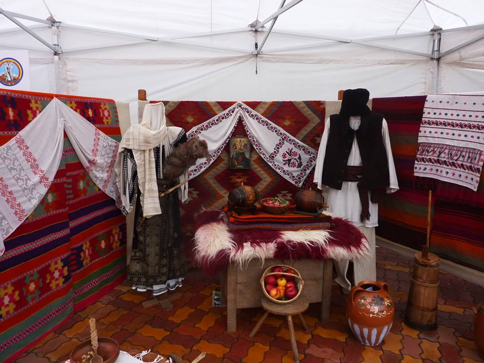 Un interior de casă tradiţională ţărănească din zona Muscel expus de Ziua Europei