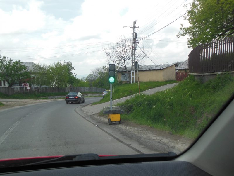 Trafic îngreunat din cauza a 10 semafoare! Ruta Câmpulung-Rucăr!