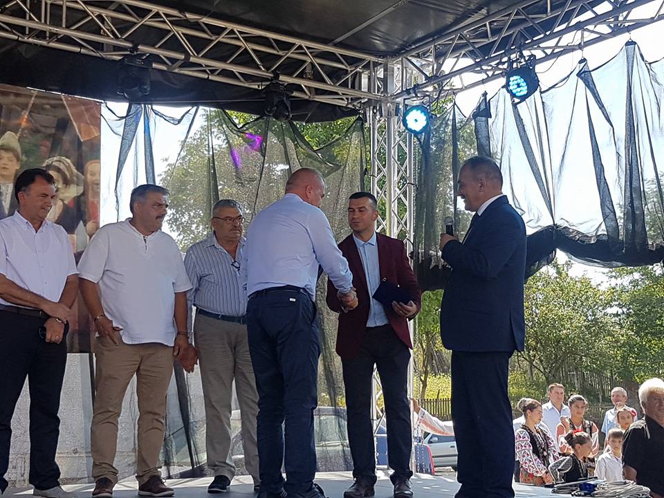 VLĂDEŞTI: Primarul demis, Cristian Dică Hristu a organizat ziua comunei!