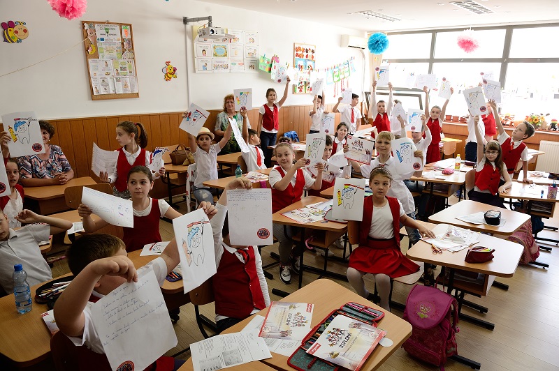 Colgate România și voluntarii Crucii Roșii Române învață 100 000 de copii din 16 județe cum să aibă o igienă orală corectă