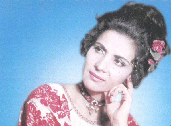 Tita Bărbulescu, favorita lui Ceauşescu cântă la ziua comunei Bughea de Jos!