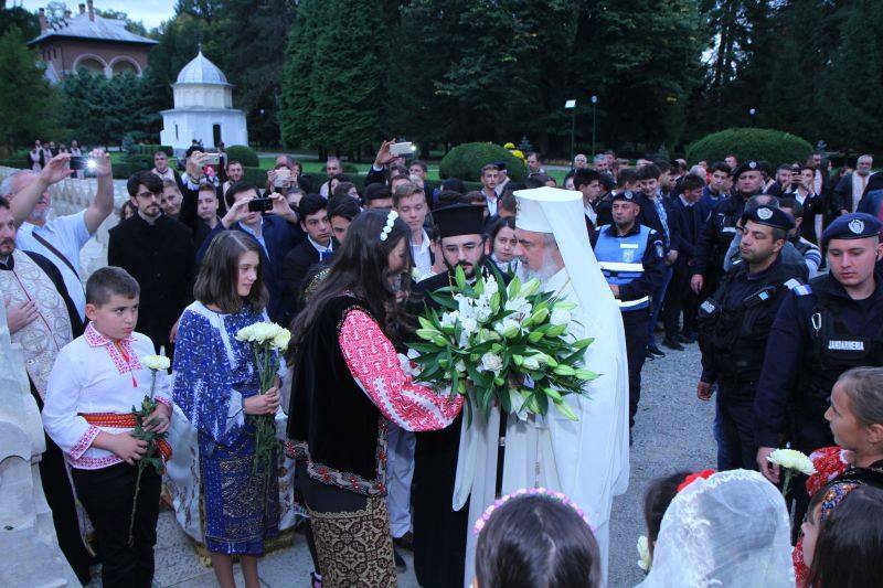 Jandarmii argeşeni au asigurat ordinea la Mănăstirea Curtea de Argeş!