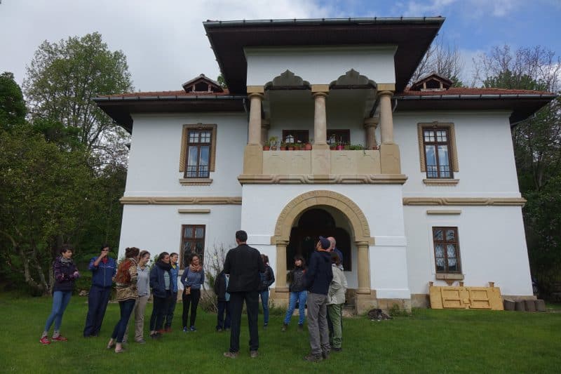 Se caută studenţi peisagişti dornici să descopere grădina Vilei Golescu