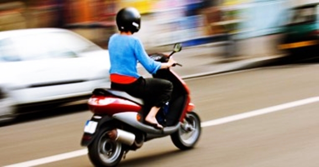 Rucărean prins conducând un moped neînmatriculat!