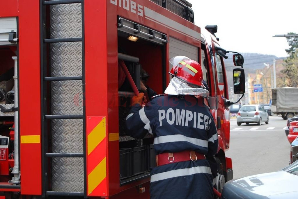 Incendiu la Rucăr! Pompierii s-au întors…