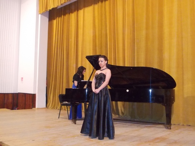 Soprana Cristina Marta Sandu într-un concert de excepție la Curtea de Argeș