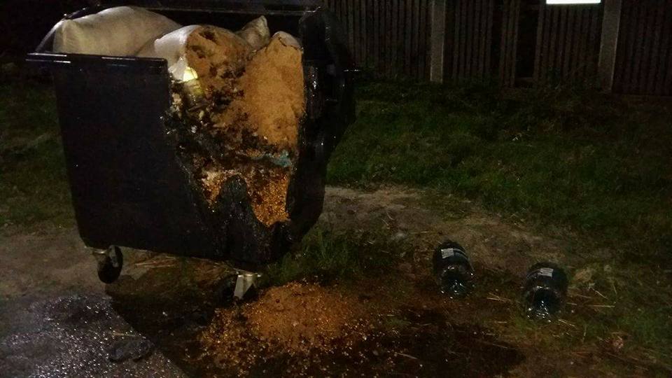 De Sfântul Ion au dat foc la tomberon…
