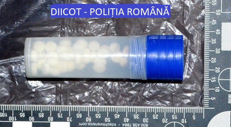 O argeșeancă prinsă în timp ce voia să introducă în țară, droguri