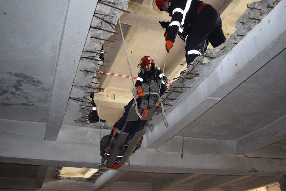 Elevii şi cadrele didactice au fost evacuaţi dintr-un liceu!