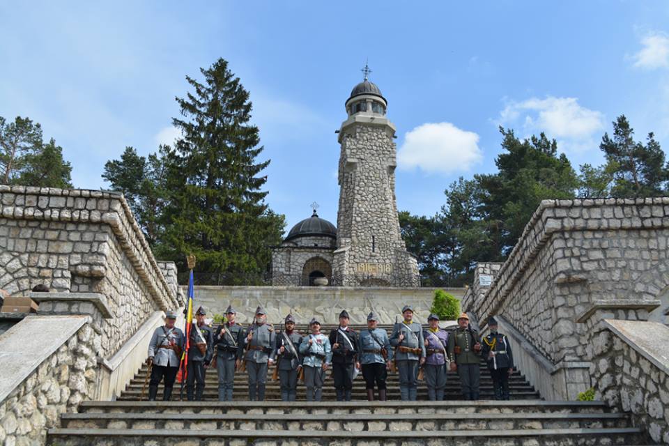 Ziua Armatei Române! Eroii neamului comemoraţi la Mausoleul de la Mateiaș