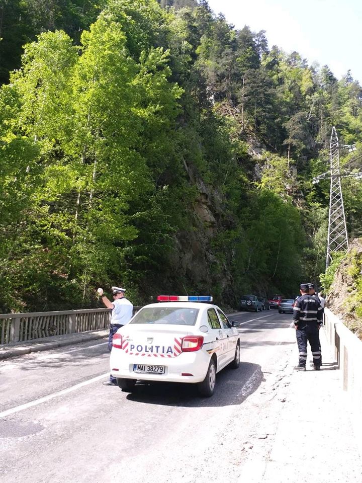 Pericol pentru turiștii care vor să ajungă la Barajul Vidraru!