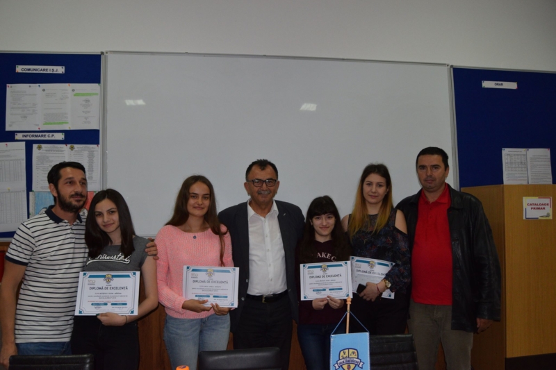 Mioveni: Cei mai buni absolvenți ai Liceului Teoretic „Iulia Zamfirescu”au fost premiați