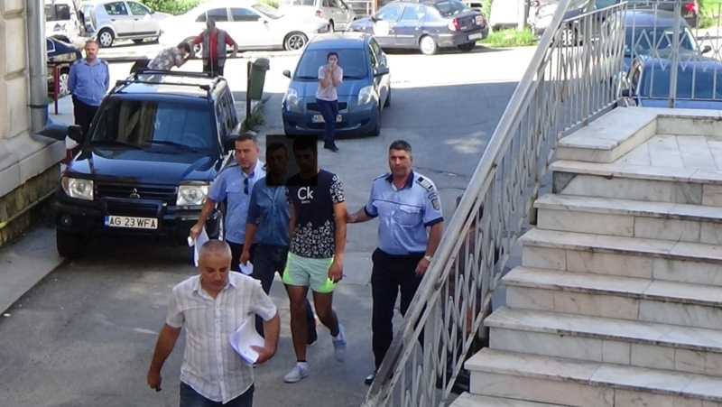 Doi tâlhari musceleni, plasați în control judiciar!