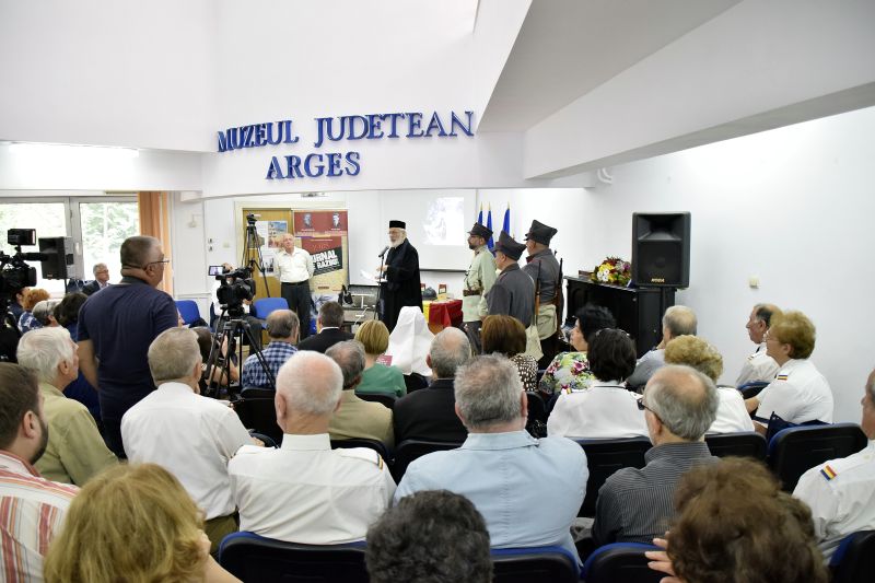 Notițele unor eroi argeșeni scrise pe front acum 100 de ani, prinse în filele unei cărți!