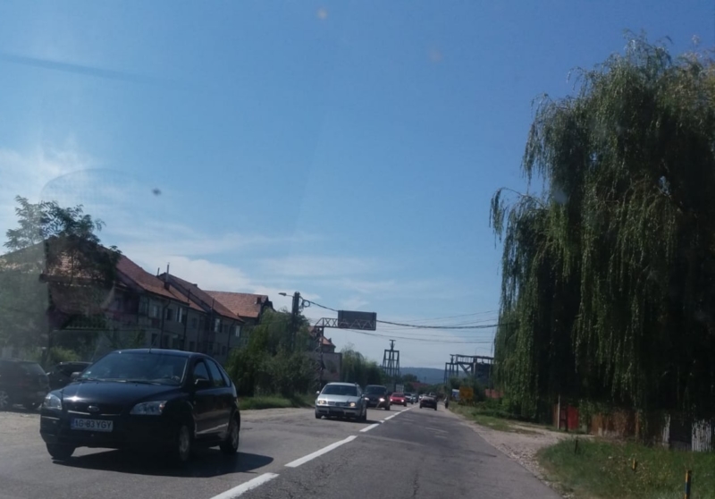 Se circulă BARĂ LA BARĂ pe DN 73!