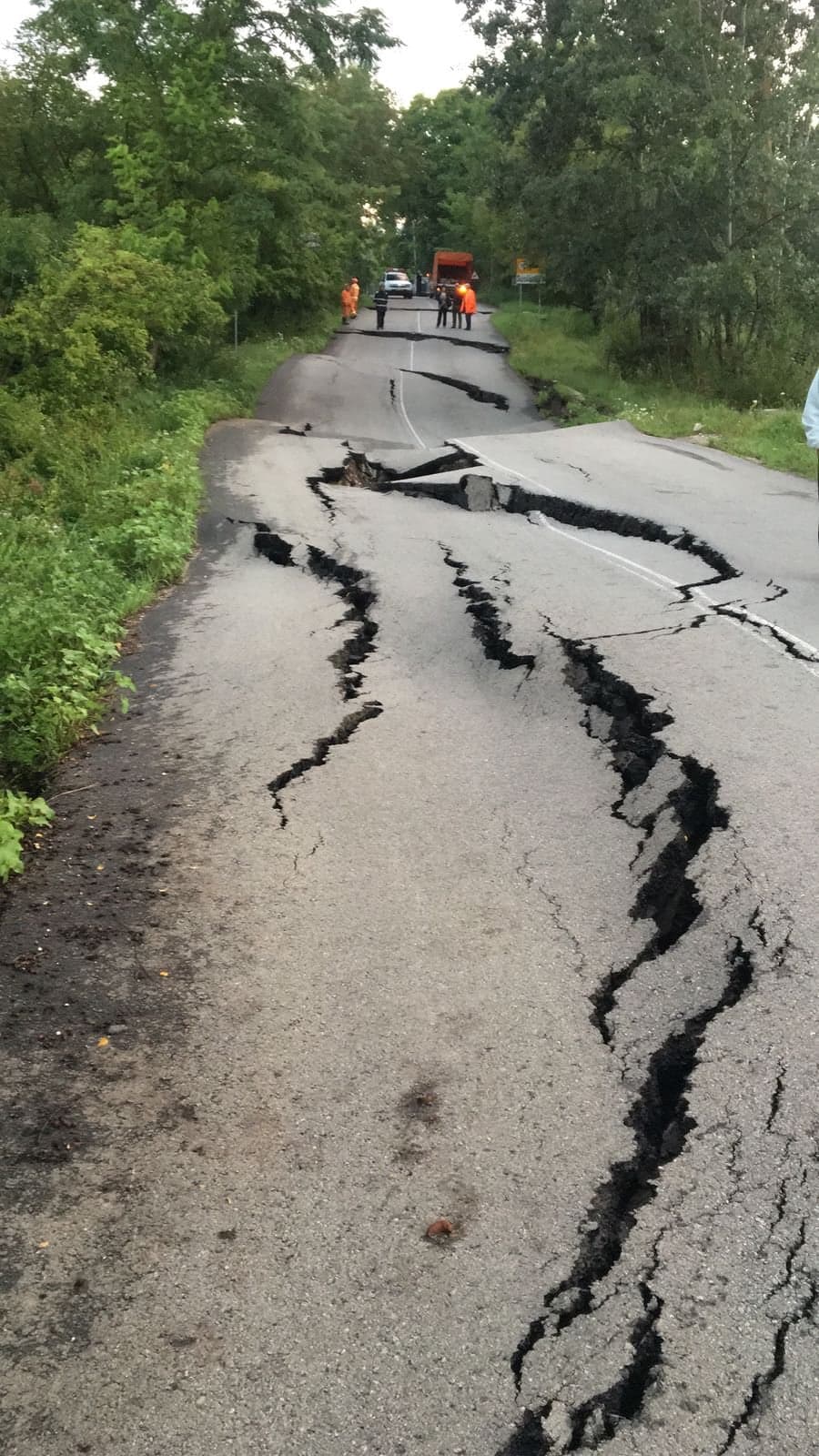 Drum închis! Nu se mai poate circula în Boteni dinspre Câmpulung!