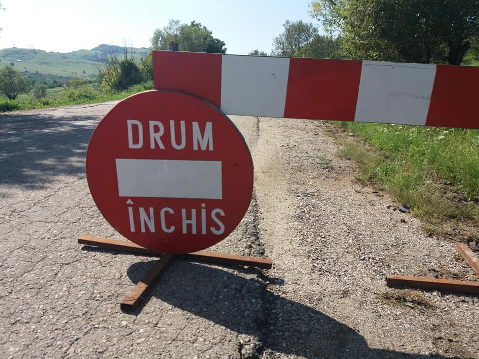 Circulație întreruptă pe DN 73D, între localităţile Boteni şi Suslăneşti