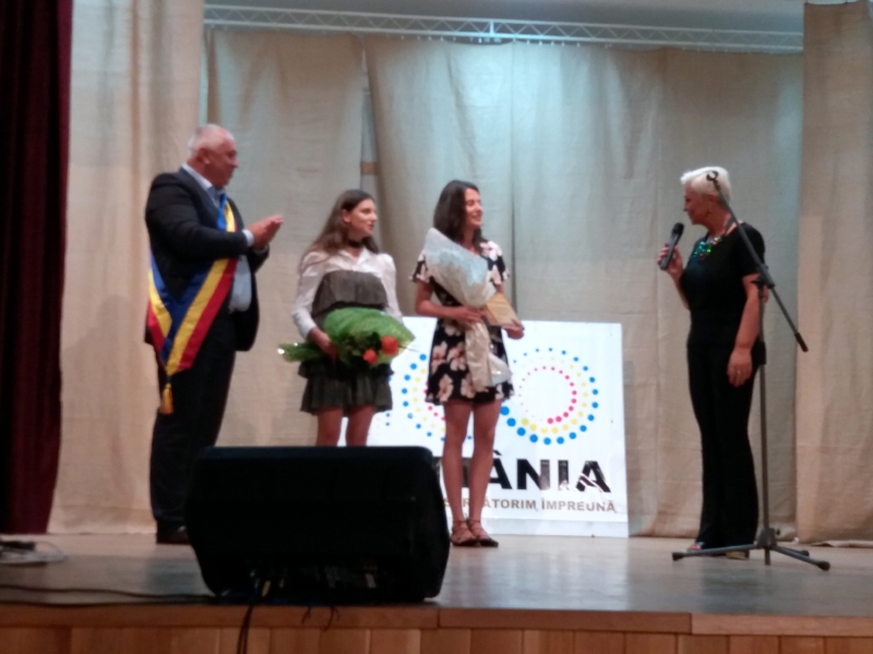 Frumoase, deștepte, premiate de o artistă consacrată! VIDEO