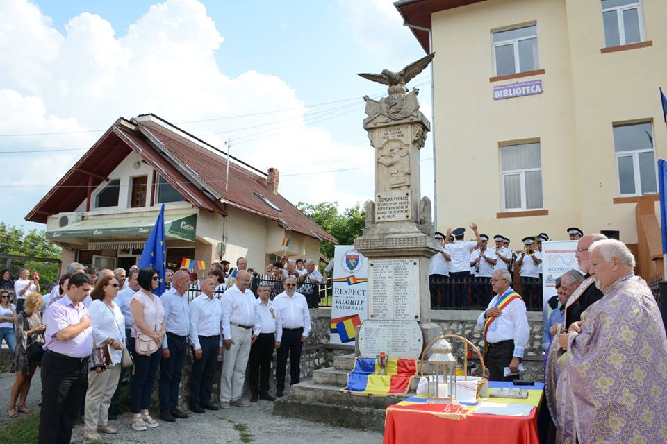 VIDEO: Flacăra Centenarului a fost aprinsă la Poienarii de Muscel