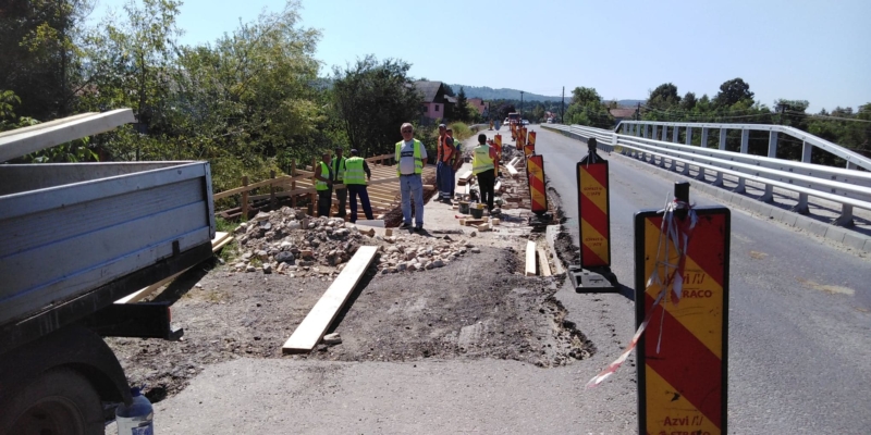 Blocaje în trafic! Se lucrează la DN 73 pe sectoare de drum