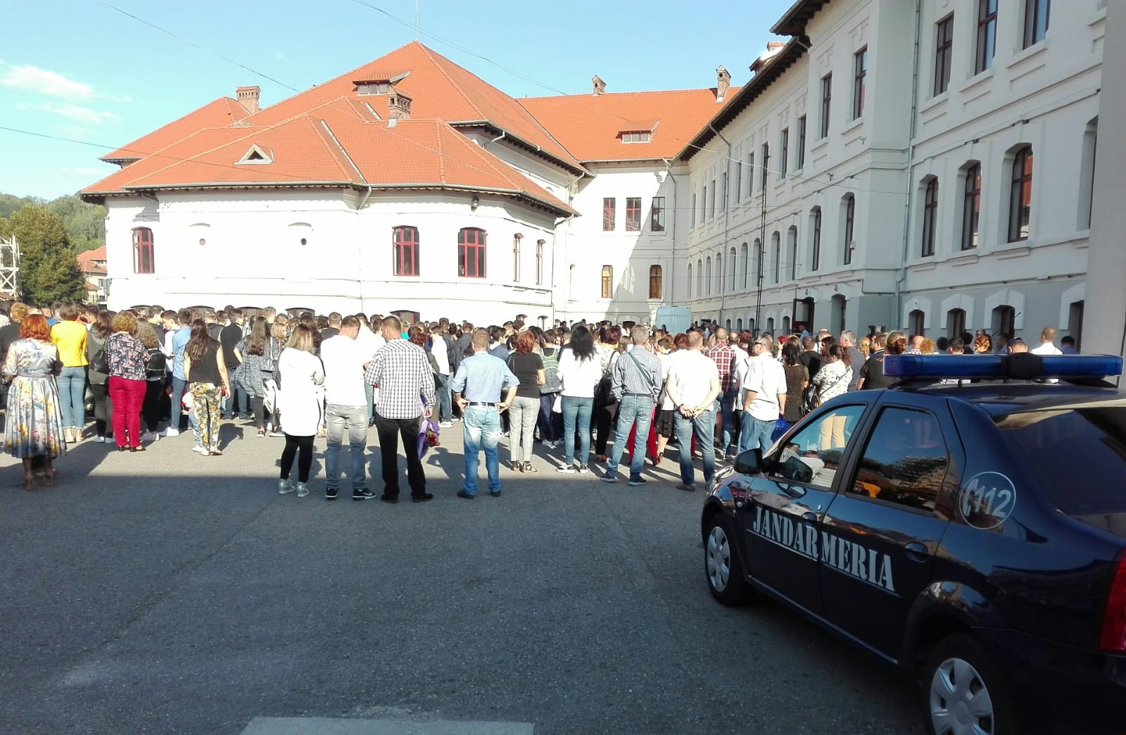 Jandarmii argeşeni prezenţi la deschiderea noului an şcolar
