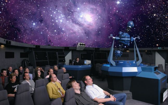 În Pitești există cel mai modern Planetariu din România!