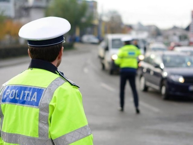 Bărbat surprins conducând un autoturism fără permis!
