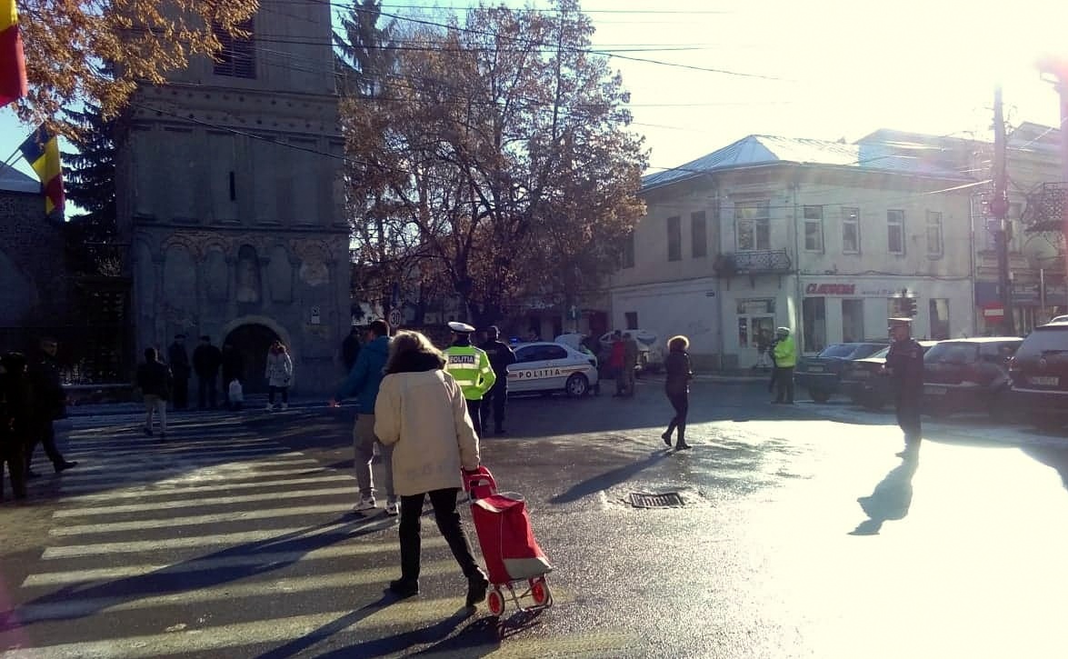 Bătrână spulberată pe trecerea pentru pietoni din Câmpulung!